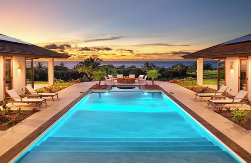 Omao House | Hula House: Oceanfront Villa with Pool & Spa Amenities