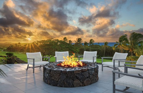 Omao House | Hula House: Oceanfront Villa with Pool & Spa Amenities
