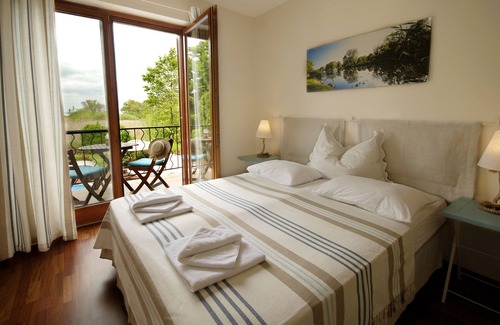 Balatonmariafurdo Bed & Breakfast | Discover Hullám Villa: Eco-Friendly Oasis with a Pool