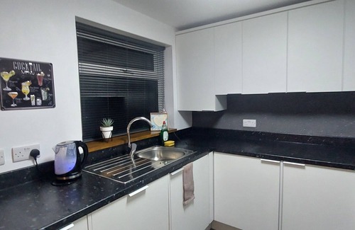 Hull House | Immaculate 3-Bed House with Ocean View in Hull