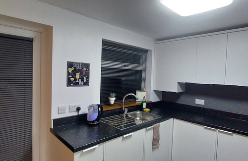 Hull House | Immaculate 3-Bed House with Ocean View in Hull