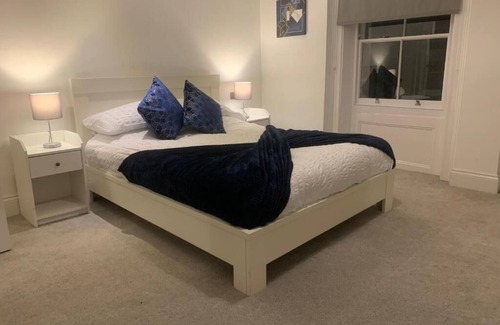 Hull Old Town Apartment | HULL Central 2 Bed triplex Apartment