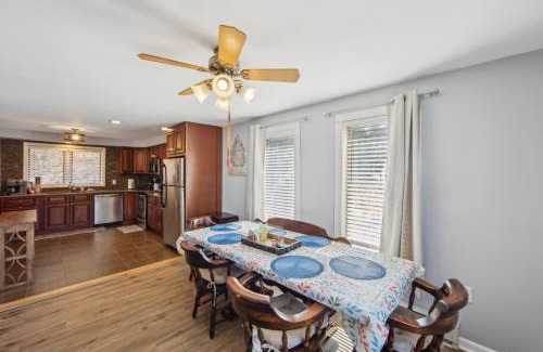 North Creek House | Hullabaloo 23E - Upgrade End Unit with Mountain Views