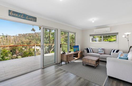 Separation Creek House | Inviting Hulls Haven: Enjoy Pet-Friendly Family Stays