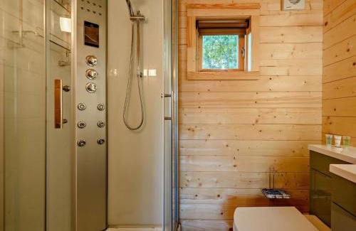 Saxmundham Apartment | Discover Hulver Lodge: Pet-Friendly Retreat in Suffolk