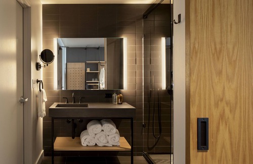 Sandpoint Hotel | Humbird: Guest Rated 8.8 with Pool, Spa & Family Amenities