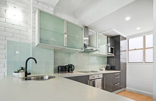 Airlie Beach House | Guest Rated: 9.8 - Cozy Townhouse Steps from Main Street