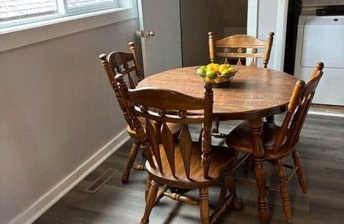 Pine City House | Discover Humble Creek Manor: Peaceful Retreat in Downtown