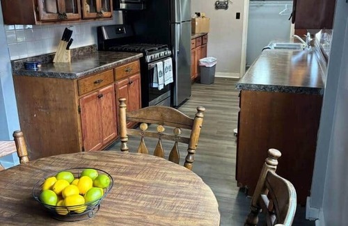 Pine City House | Discover Humble Creek Manor: Peaceful Retreat in Downtown