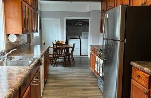 Pine City House | Discover Humble Creek Manor: Peaceful Retreat in Downtown