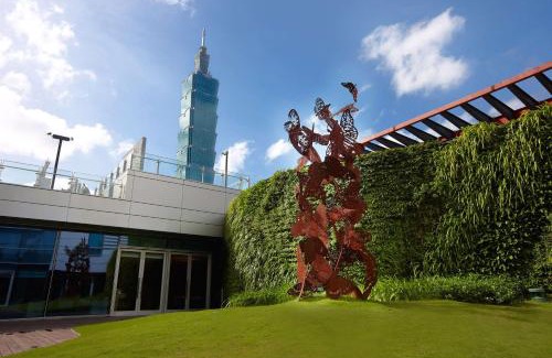 Xinyi Hotel | Discover Humble House Taipei: Family-Friendly Retreat