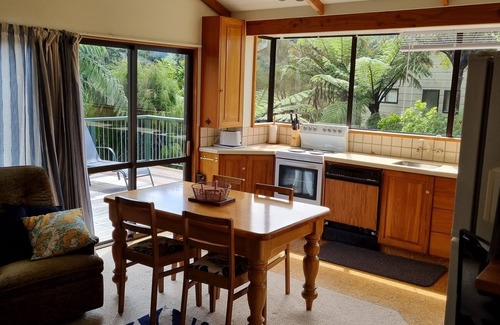 Duncan Bay House | Cozy Kiwi Bach with Ocean View in Duncan Bay