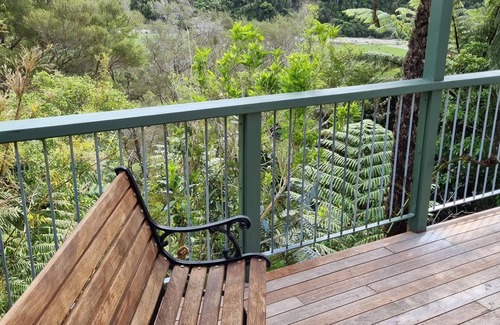 Duncan Bay House | Cozy Kiwi Bach with Ocean View in Duncan Bay