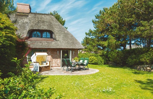 Kampen House | Hummelhüs: Oceanfront Retreat with Family-Friendly Amenities