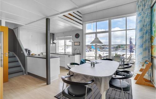 Øer Strand House | Hummeren 114: Family-Friendly Retreat with Private Pool