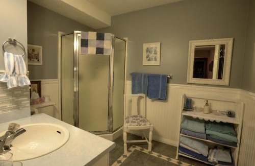 Clearwater House | Cozy Hummingbird Bed and Breakfast with Ocean Views