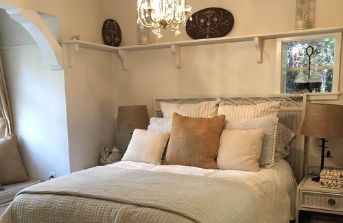 Coast Village House | Hummingbird Cottage Montecito: Ocean View and Spa Retreat