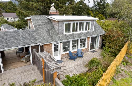 Manzanita House | Hummingbird Cottage: Family-Friendly with Breakfast & Pets