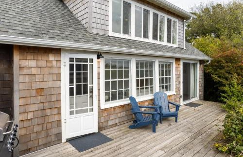 Manzanita House | Hummingbird Cottage: Family-Friendly with Breakfast & Pets