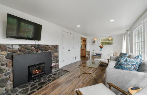 Manzanita House | Hummingbird Cottage: Family-Friendly with Breakfast & Pets