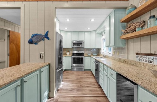 Macon House | Lake View Retreat: Hummingbird Haven Awaits You!