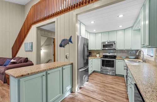 Macon House | Lake View Retreat: Hummingbird Haven Awaits You!