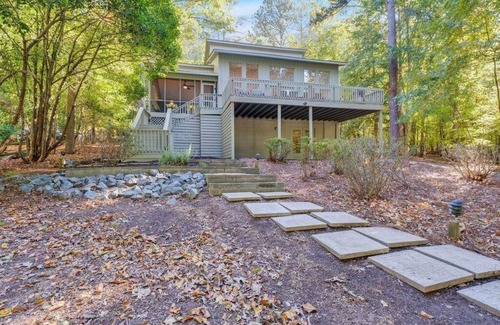 Macon House | Lake View Retreat: Hummingbird Haven Awaits You!