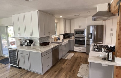 Magnesia Falls Cove House | Hummingbird Heaven: Family-Friendly Retreat with Pool Access
