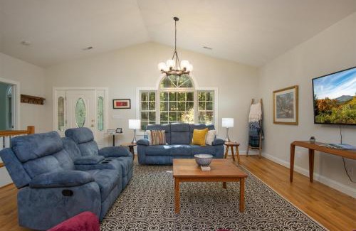 Brevard House | Serene Hummingbird Hideaway with Pool in Connestee Falls
