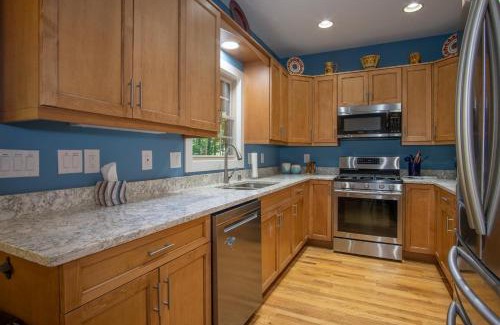 Brevard House | Serene Hummingbird Hideaway with Pool in Connestee Falls