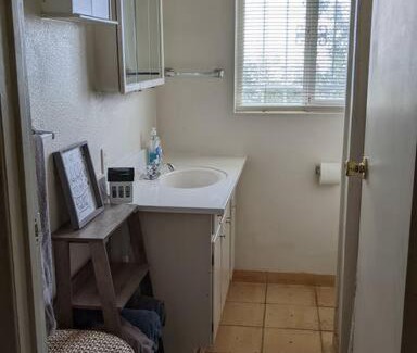 Dunlap House | Welcoming Hummingbird Hill: Pet & Child Friendly Retreat