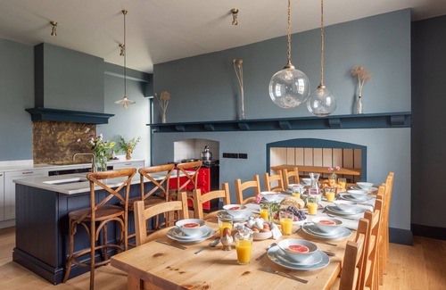 Newton Ferrers House | Hummingbird House: Oceanfront Cottage for 11 Guests