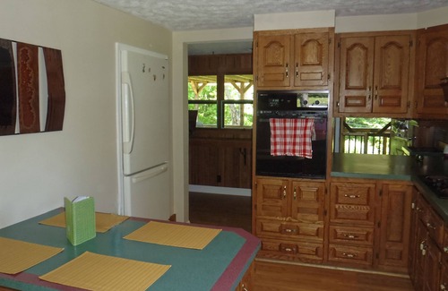 Gibbon Glade House | Hummingbird Retreat: Unique Streamside Getaway Near Ohiopyle
