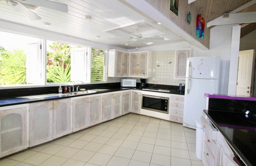 Gate Park Villa | Hummingbird Villa: Tropical 3-Bedroom Oasis with Ocean Views
