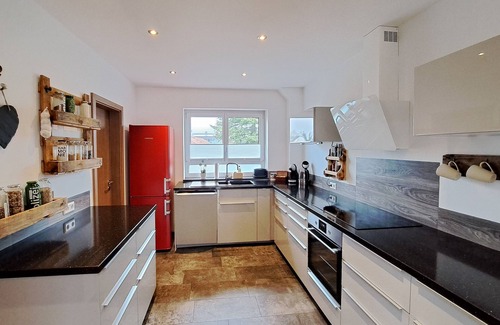 Tettnang Apartment | Pet-Friendly Retreat in Hopfenregion, 15 Mins to Bodensee