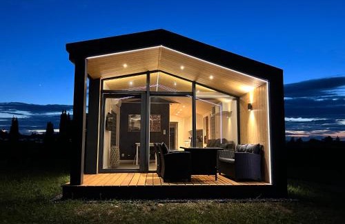 Markdorf House | Guest Rated 10/10: Hundweiler Hofheimat with Hot Tub & Kitchen