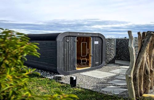 Markdorf House | Guest Rated 10/10: Hundweiler Hofheimat with Hot Tub & Kitchen