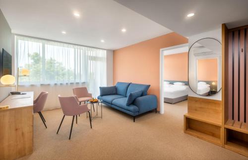 Hajduszoboszlo Hotel | Relax at Hunguest Hotel Béke: Pool, Hot Tub & More