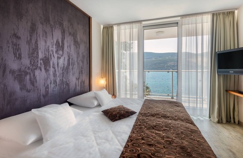 Topla Hotel | Relax at Hunguest Hotel Sun Resort with Ocean View & Spa