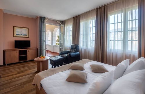 Topla Hotel | Relax at Hunguest Hotel Sun Resort with Ocean View & Spa