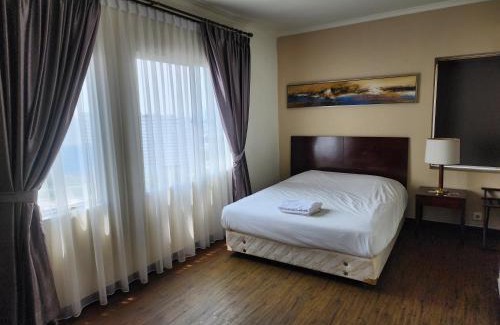 Old Jakarta Apartment | Convenient Stay Near T I Ancol with Pool and Hot Tub