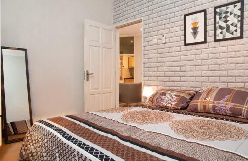 Purwokerto House | Huning House: Family-Friendly 5-Bedroom Retreat