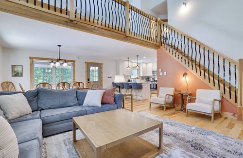 Albrightsville House | Hunt Hideaway, 4bd 3ba sleeps 12, hot tub, 85” TV, arcades!