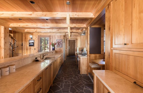 Truckee Villa | Riverside Retreat at Hunter by AvantStay - Family Friendly Escape