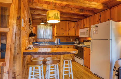 Rangeley Cottage | Discover Hunter Cove Cabin #7: Lake View & Family-Friendly