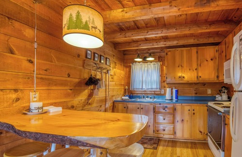 Rangeley Cottage | Discover Hunter Cove Cabin #7: Lake View & Family-Friendly
