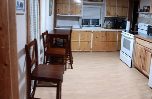 St. Maries Cabin | Cozy Hunter's Cabin #112: Family-Friendly with Breakfast