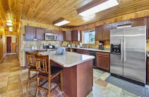 Mammoth Creek House | Discover Hunter's Hideout at Panguitch Lake: Family-Friendly Retreat