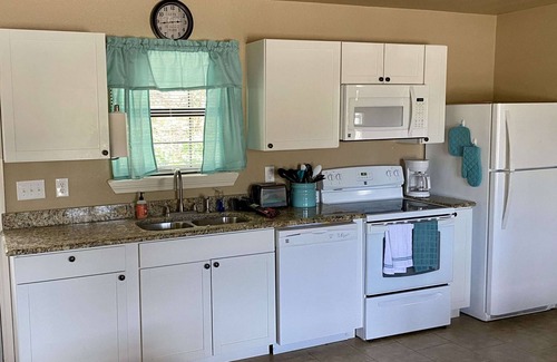 Concan Cabin | Inviting Hunter's Ridge Cabins with Pool & Spa Amenities