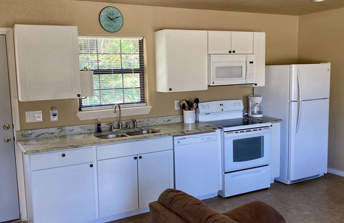Concan Cabin | Unforgettable Stay at Hunter's Ridge Cabins - Guest Rated 10/10